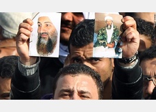 muslim brotherhood supporters carrying bin laden images in egypt